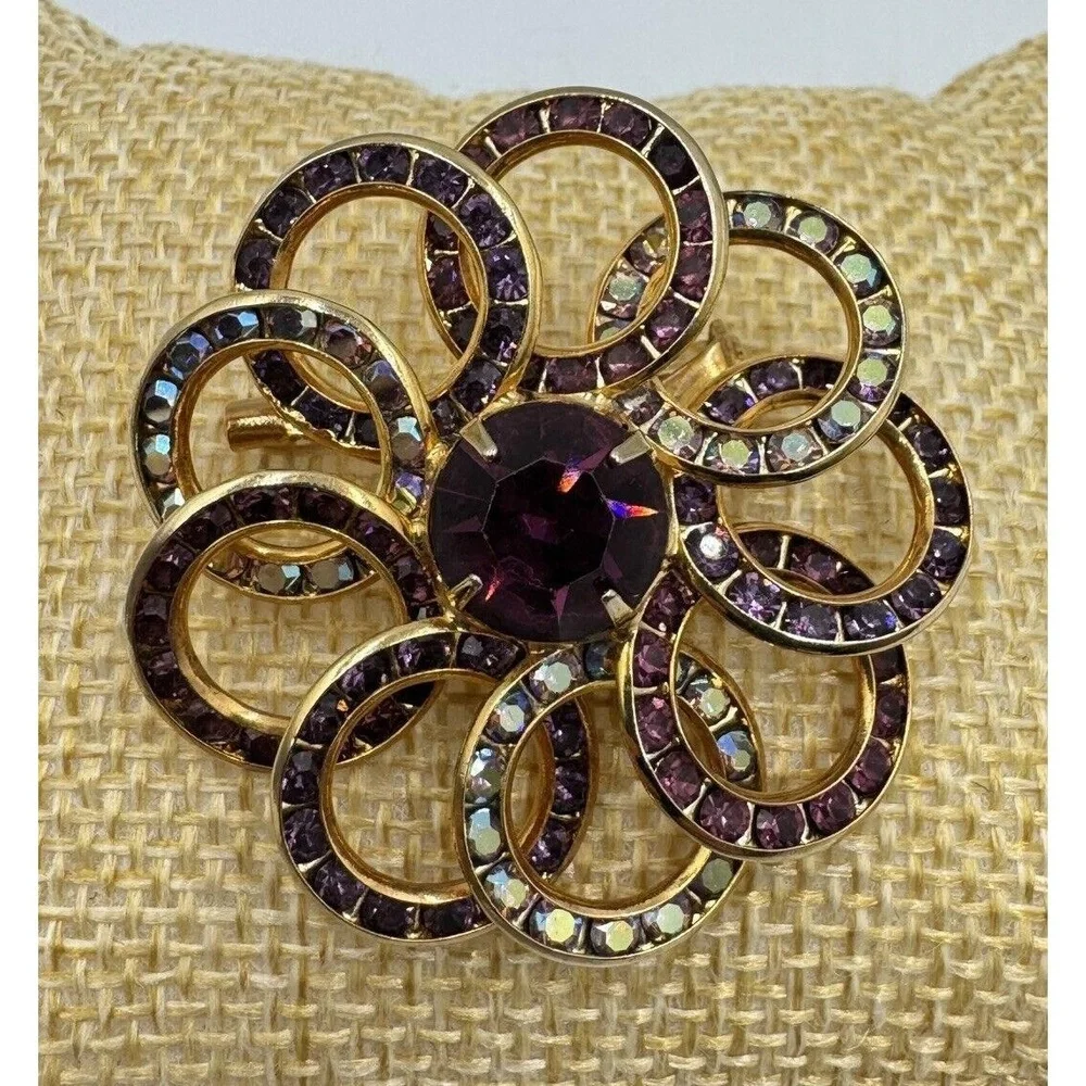 Vintage Gold Tone Purple Aura‎ Borealis Floral Rhinestone Circle Brooch Pin